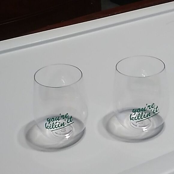 Avon Plastic Wine Glass Set - Picture 1 of 1